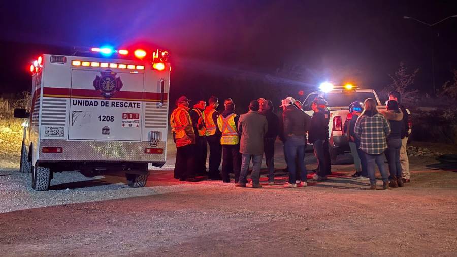 Elementos de Bomberos y Protección Civil desplegaron un operativo nocturno en el Cañón de San Lorenzo tras el reporte de desaparición de dos menores que no regresaron de una excursión.