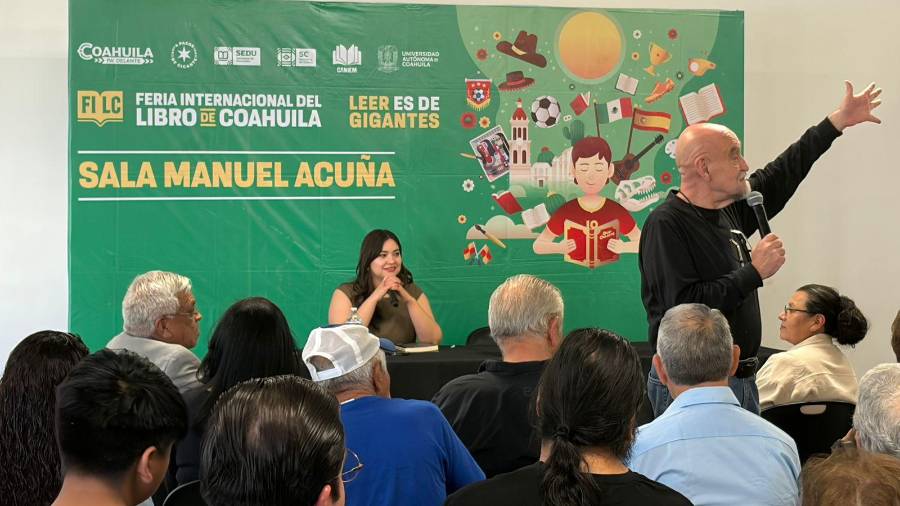 José Luis Trueba se presentó en la FILC 2026 para hablar de su más reciente libro “Carlota la otra historia”.