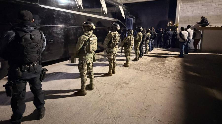 Unidades de la Policía Estatal y Sedena forman parte del operativo especial en el traslado de reclusos.