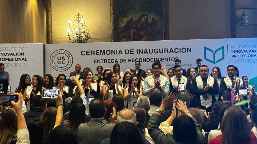 Autoridades participaron en la inauguración del Instituto de Innovación Profesional Oyervides, donde también se celebró la graduación de la primera generación de especialistas.