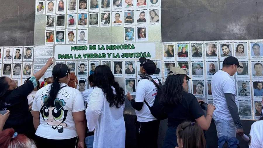 Con fotografías y nombres, colectivos llevaron la crisis de desapariciones a un espacio oficial de atención a víctimas, para exigir visibilidad y respuesta institucional.
