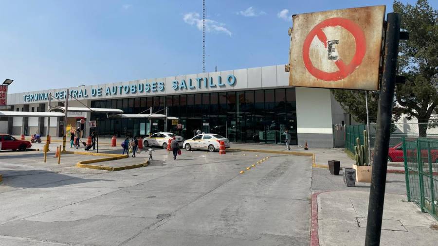 No existe tiempo de tolerancia para dejar o recoger pasajeros.