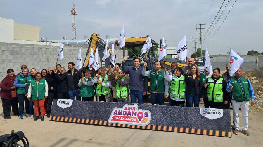 El alcalde Javier Díaz González encabezó el arranque de obras de pavimentación y drenaje en la colonia Postal Cerritos, acompañado de autoridades estatales y municipales.