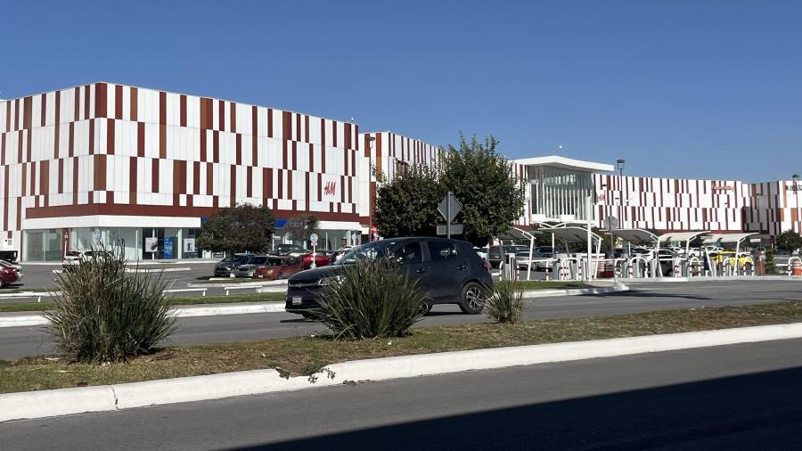 Alberto Moahamar dijo que otro de los nuevos proyectos que se tendrán en Parque Centro, será la construcción de otro edificio de oficinas. FOTO: