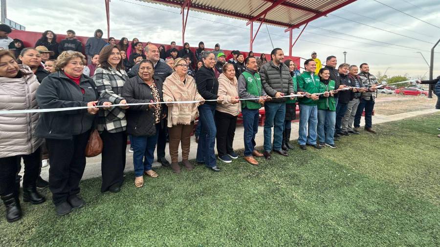 El alcalde Carlos Villarreal Pérez entregó el renovado Campo Garibay a los vecinos de Tierra y Libertad.
