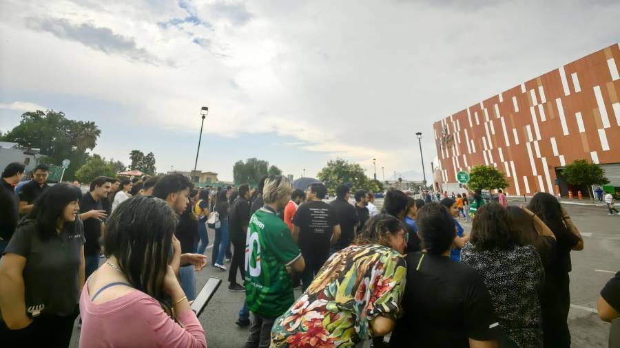 La movilización sorprendió a clientes y trabajadores del centro comercial.