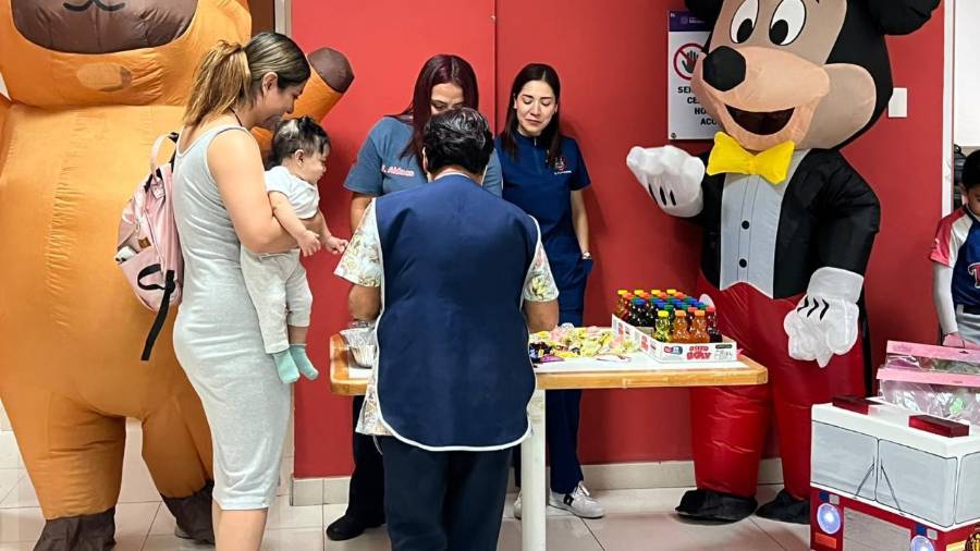 Pacientes, familiares y personal del hospital participaron en la convivencia realizada la tarde del viernes.