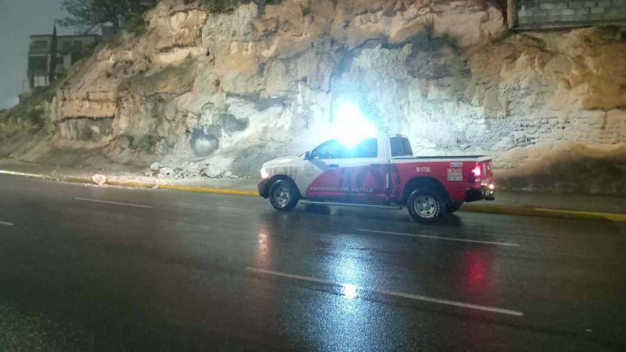 Ante las lluvias, el Municipio de Saltillo llama a reportar techos, bardas y árboles en riesgo.