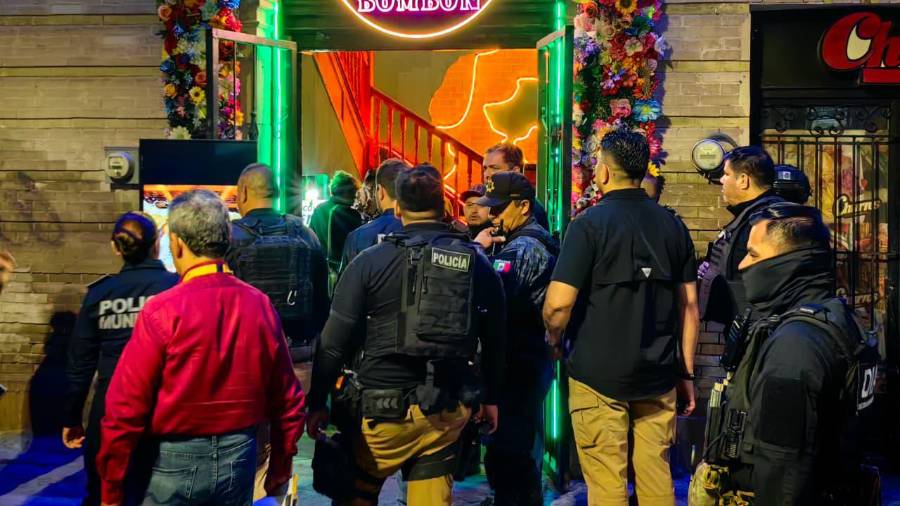 Autoridades municipales inspeccionaron ocho bares y cantinas del Centro de Saltillo para verificar el cumplimiento de las normas de seguridad y funcionamiento.