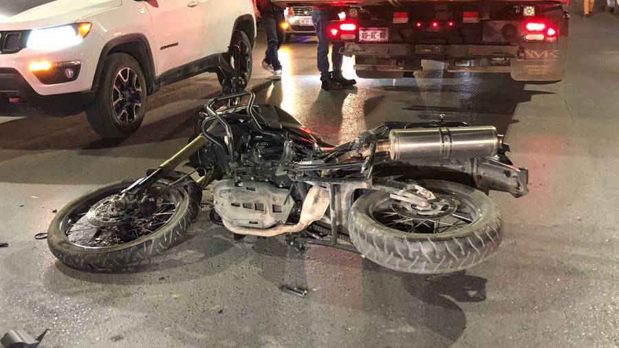 Informan. No es la primera vez que sucede en este tipo de percances por lo que pidieron ubicar mayor señalización para evitarlos.