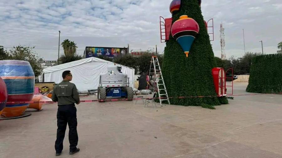 Personal de Protección Civil supervisa estructuras instaladas en Villa Magia 2025.