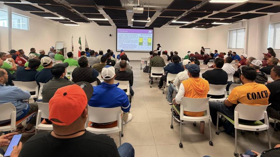 La Infoteca del campus Arteaga fue sede de la Clínica de Futbol Americano organizada por la Universidad Autónoma de Coahuila.