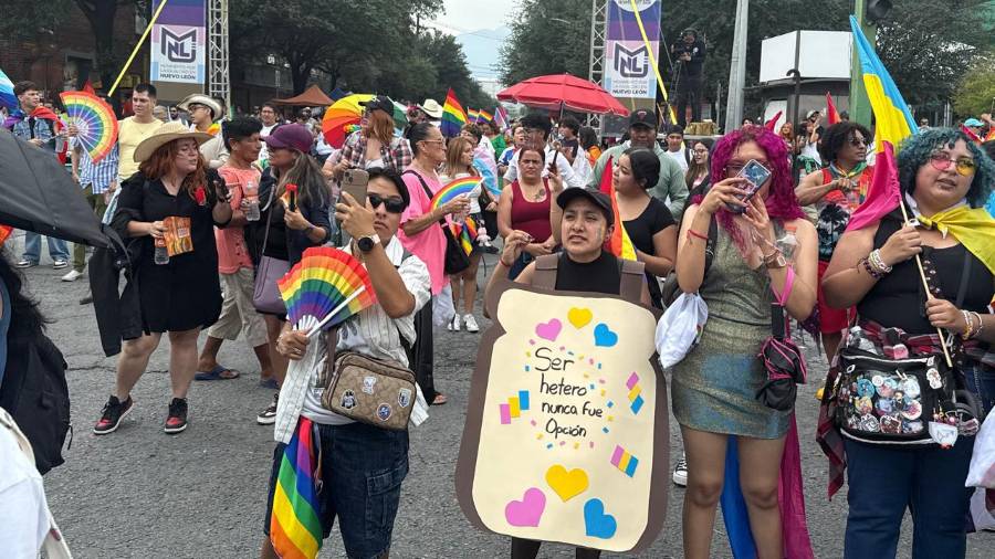 A 25 años de que se celebró la primera Marcha de la Diversidad en Monterrey, este sábado se volvieron a llenar de colores las calles de la ciudad para recordar que la lucha por la igualdad de comunidad LGBTQI+.