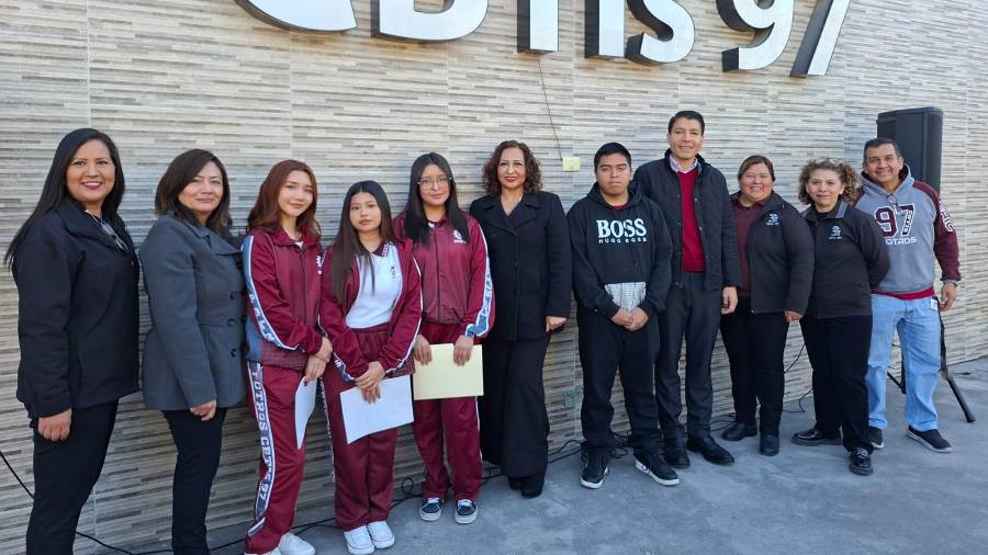 El CBTis 97 implementó una aplicación móvil que permite registrar en tiempo real la entrada y salida de los alumnos mediante credenciales con chip digital, fortaleciendo los protocolos de seguridad escolar.