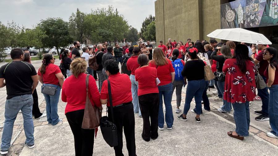 Representantes magisteriales se reunieron con autoridades educativas este lunes.