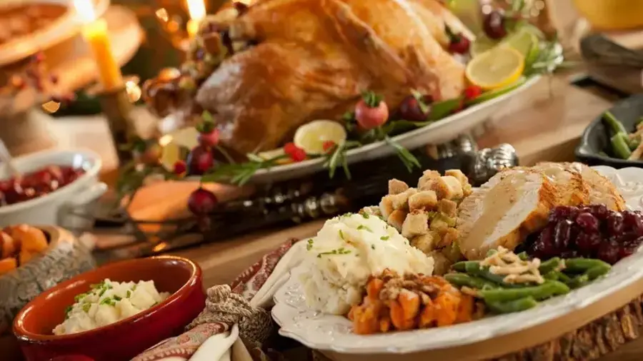 Los platillos tradicionales de la temporada decembrina requieren cuidados especiales en su preparación y conservación para evitar riesgos a la salud.