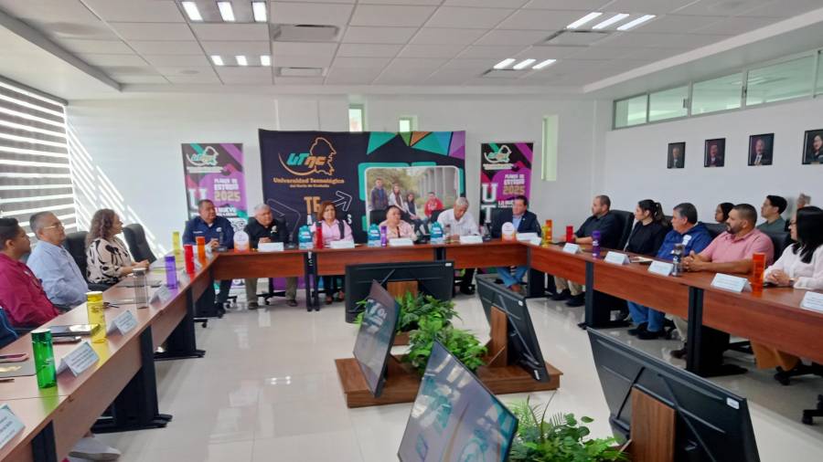 Representantes de preparatorias de Piedras Negras y la región de los Cinco Manantiales, firmaron un acuerdo con la UTNC iniciativa que busca fortalecer la vinculación académica y facilitar el acceso de más jóvenes a la educación superior.