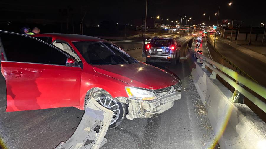 Elementos de Tránsito Municipal detuvieron al responsable tras intentar huir del lugar, asegurando que se cumpliera con el procedimiento legal correspondiente.