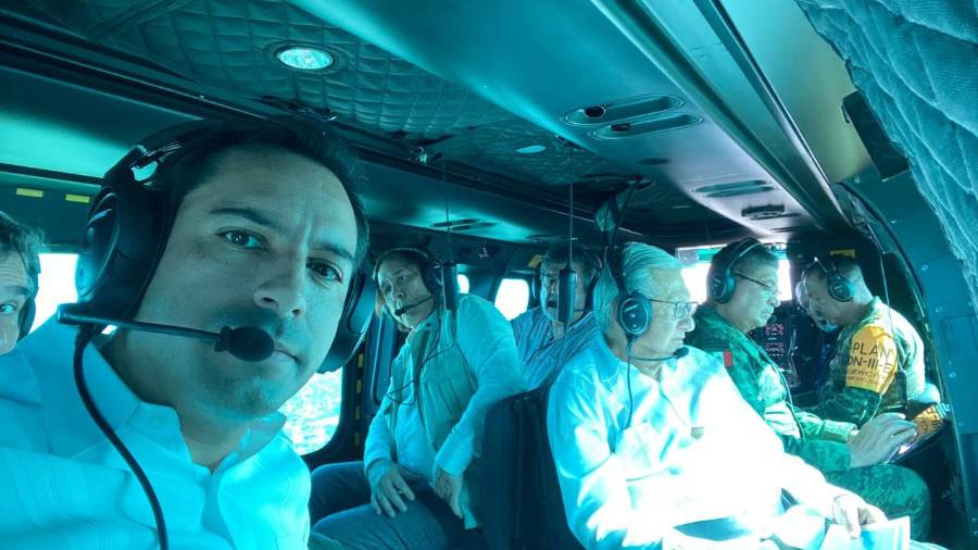 El sobrevuelo se dio después del desayuno del presidente López Obrador.