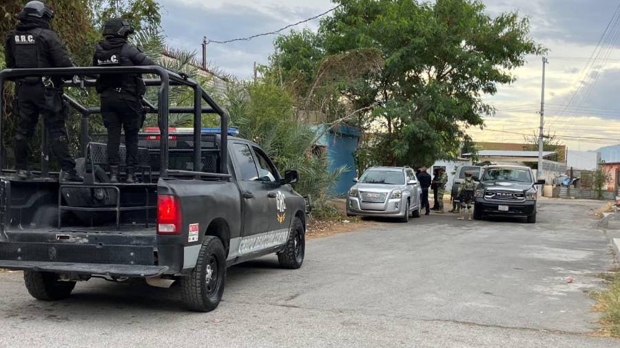 Elementos de diversas corporaciones resguardaron la zona durante el operativo en la calle París.