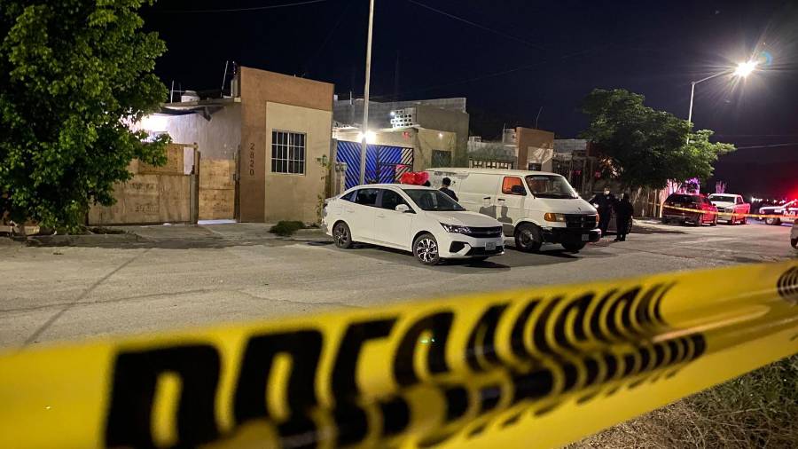 Al interior de la vivienda ubicada sobre la calle Prolongación Bulevar Analco, las autoridades localizaron el cuerpo de un hombre en avanzado estado de descomposición, tras varios días sin ser visto.