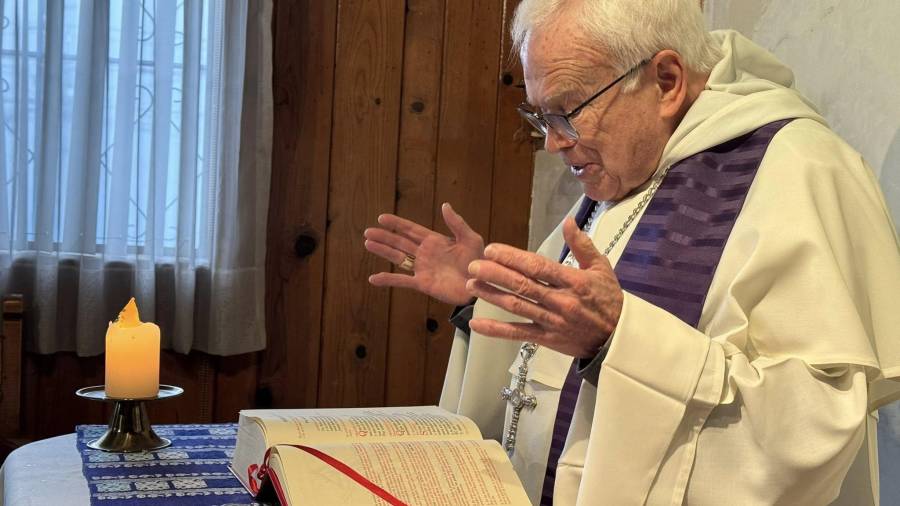 El obispo emérito de Saltillo denunció que custodios federales le negaron el acceso para administrar un sacramento a un interno del Cefereso 18 que se encuentra hospitalizado en el Hospital General.