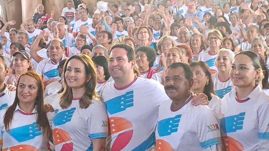 El alcalde Javier Díaz encabezó el arranque de los Juegos Municipales, con la participación de adultos mayores de distintos sectores.