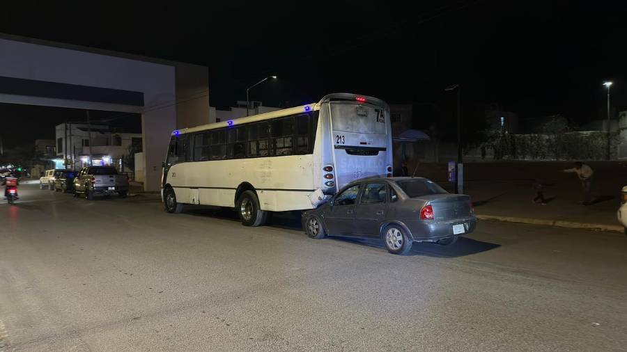 Paramédicos se trasladaron al lugar para atender a la herida.