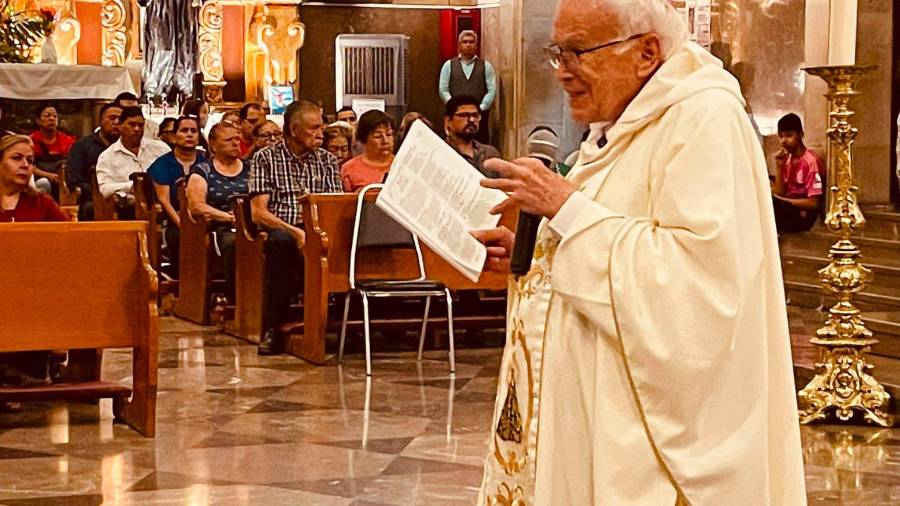 El obispo emérito llamó a reconocer el derecho de las personas LGBT+ a participar plenamente en la vida de la Iglesia.