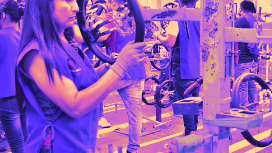 El Instituto Nacional de Estadística y Geografía observó que el personal ocupado de obreros y técnicos en producción decreció -3.1 por ciento.