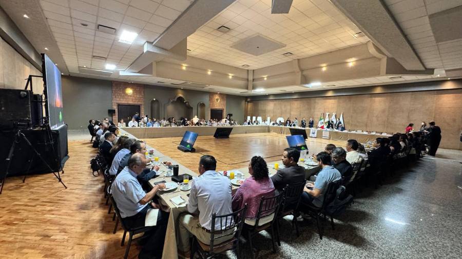 Durante la sesión se analizaron temas relacionados con el desarrollo económico y educativo de Coahuila.