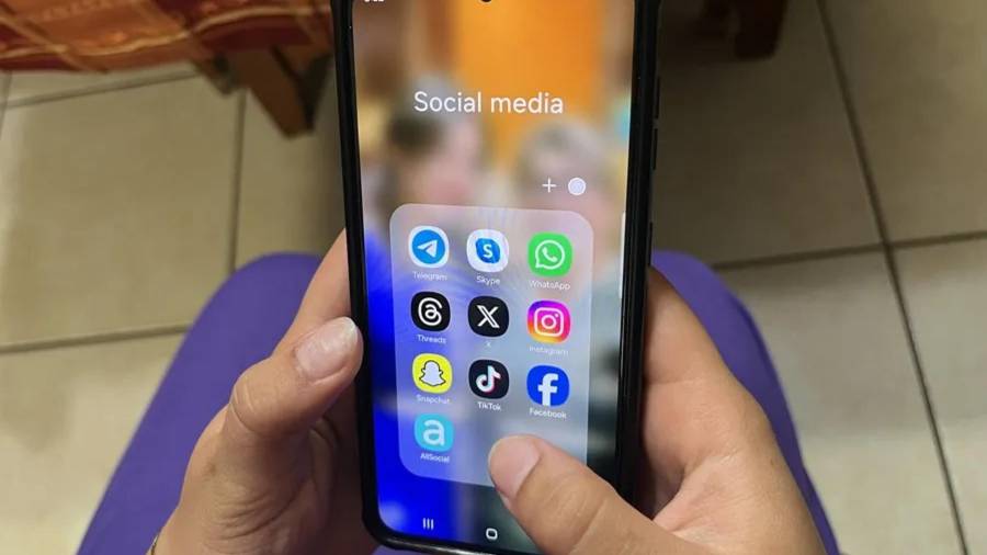 Meta, propietaria de Facebook, Instagram y Threads, informo que un día después de que entrara en vigor la normativa eliminó alrededor de 550 mil cuentas pertenecientes a usuarios que eran menores de 16 años.