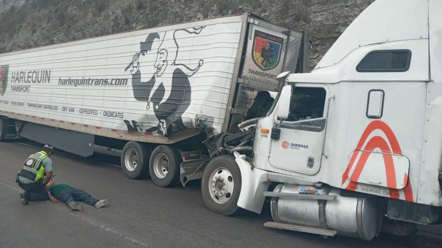 Autoridades atendieron a uno de los involucrados que resultó con lesiones.