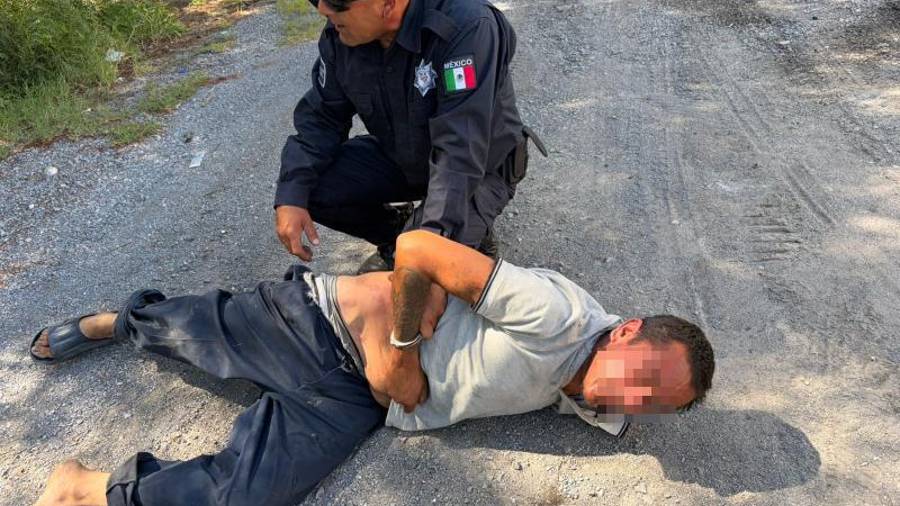 El presunto responsable fue asegurado por policías municipales tras descender de la unidad.