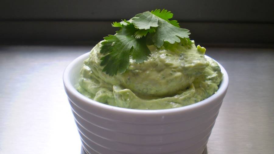 Mayonesa verde de ajo o condimentada