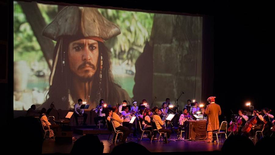 La Duck Tales Orchestra interpretó en vivo la banda sonora de la cinta mientras se proyectaban las escenas en el Fernando Soler.