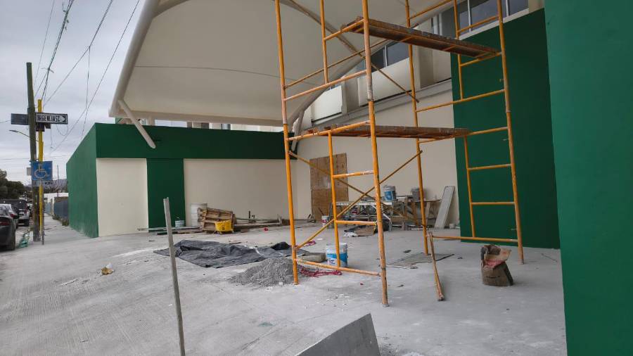 Las obras de modernización en el área de urgencias del Hospital General de Zona del IMSS continúan activas en enero, pese a que la fecha original de entrega era el 31 de diciembre.