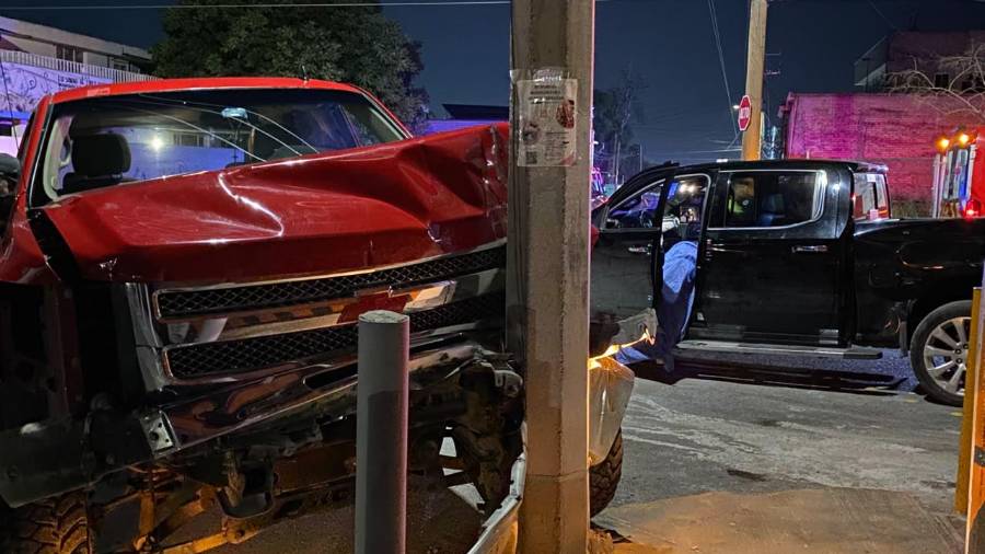 El accidente ocurrió durante la noche en el cruce de las calles Matamoros y Múzquiz, en la Zona Centro de Saltillo.