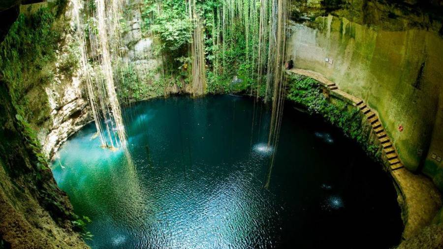 La lucha en México por preservar los ‘portales al inframundo’: cenotes