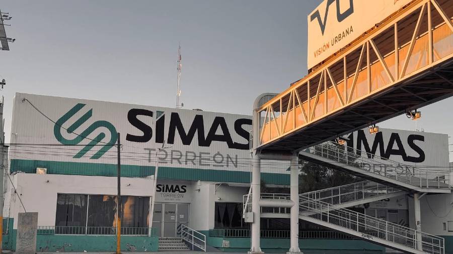 Simas Torreón invita a niños de primaria a plasmar su creatividad en favor del cuidado del vital líquido.