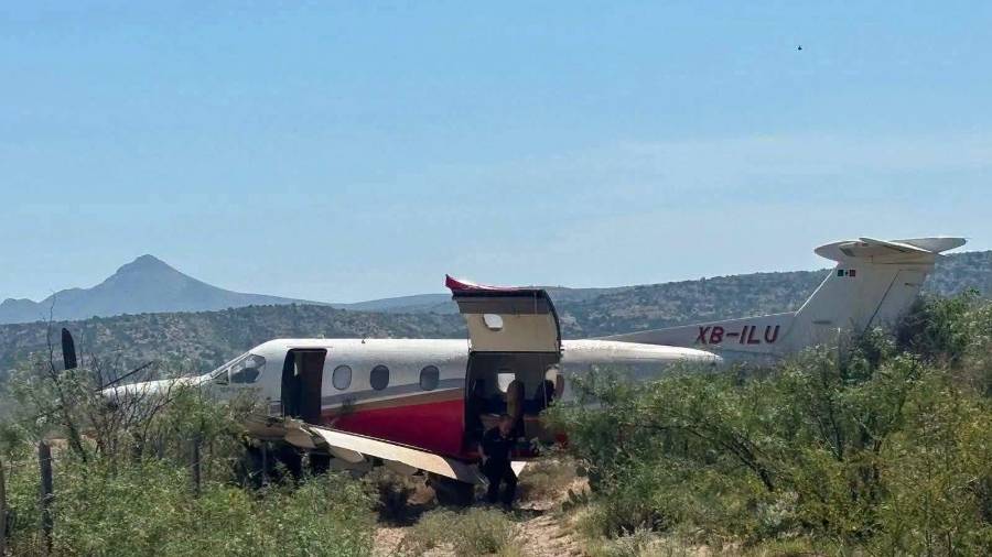 Una falla mecánica obliga a una aeronave a desviarse y aterrizar de emergencia en Acuña, Coahuila.
