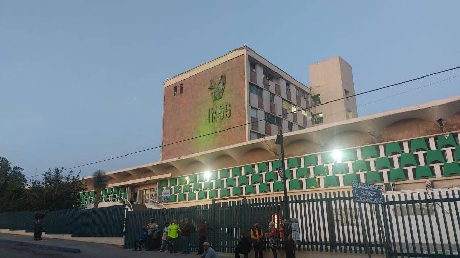 Dylan Eduardo fue trasladado a la Clínica 7 del IMSS para recibir atención médica y descartar lesiones de mayor gravedad.