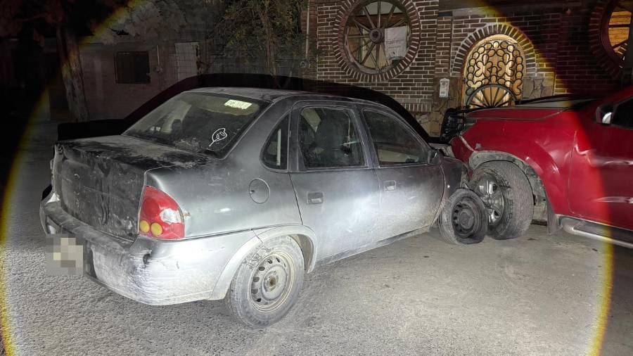 Vecinos reportaron el percance al 911 tras escuchar el fuerte impacto.