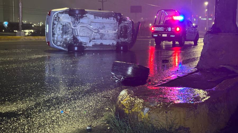 Elementos de Tránsito Municipal acudieron al lugar, donde realizaron la detención del conductor al presentar aliento alcohólico.