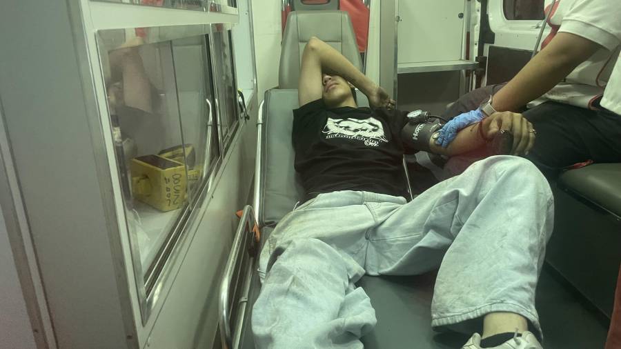 El menor fue atendido por paramédicos de la Cruz Roja,
