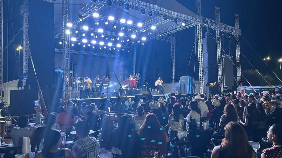 Miles de familias acudieron a los espectáculos y atracciones instalados durante la feria de Acuña, Coahuila. Conjunto Primavera encabezó el cierre musical de la Feria de la Amistad 2026.