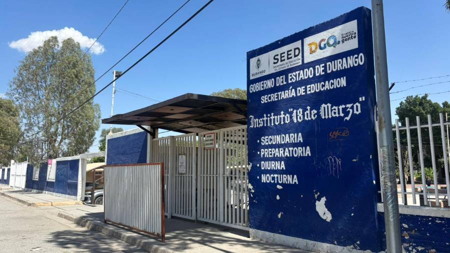 Elementos de la Guardia Nacional y policías locales acudieron al plantel tras el reporte.