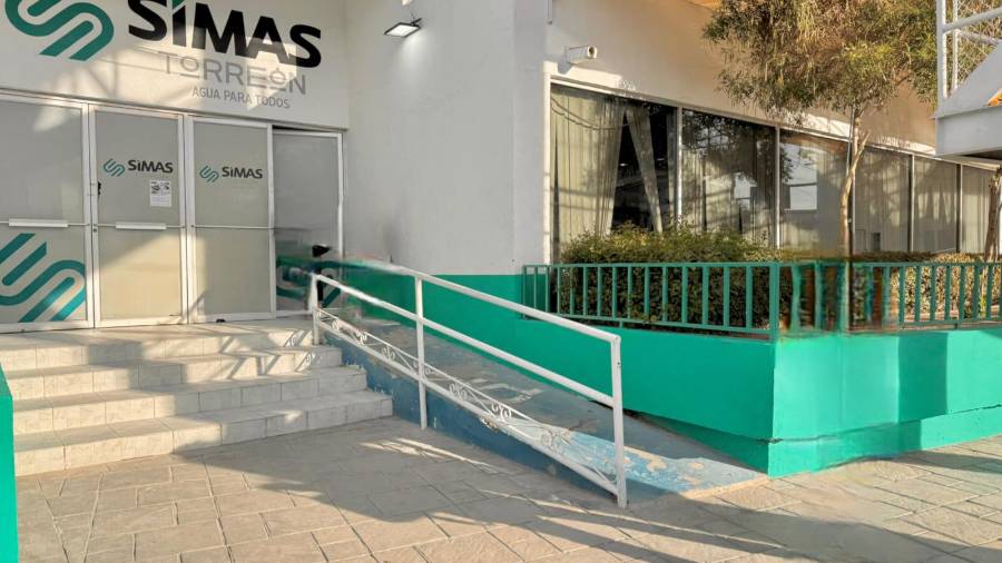 Personal de SIMAS implementó el envío de pipas para atender la falta de agua en Senderos.