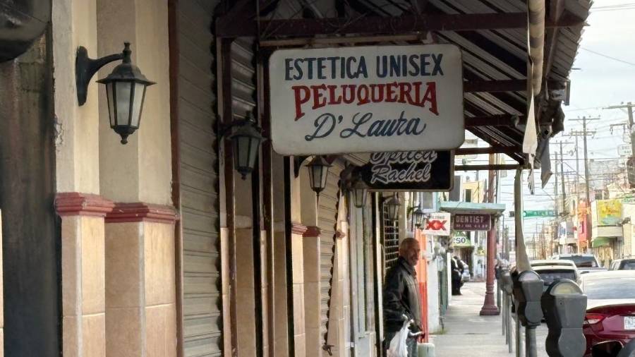 Agentes acudieron al negocio para tomar conocimiento del robo sin huellas de violencia.