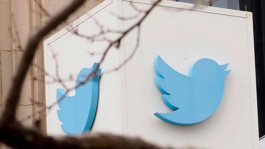 Vista del logo de la empresa Twitter en su sede de San Francisco, California, en una fotografía de archivo.